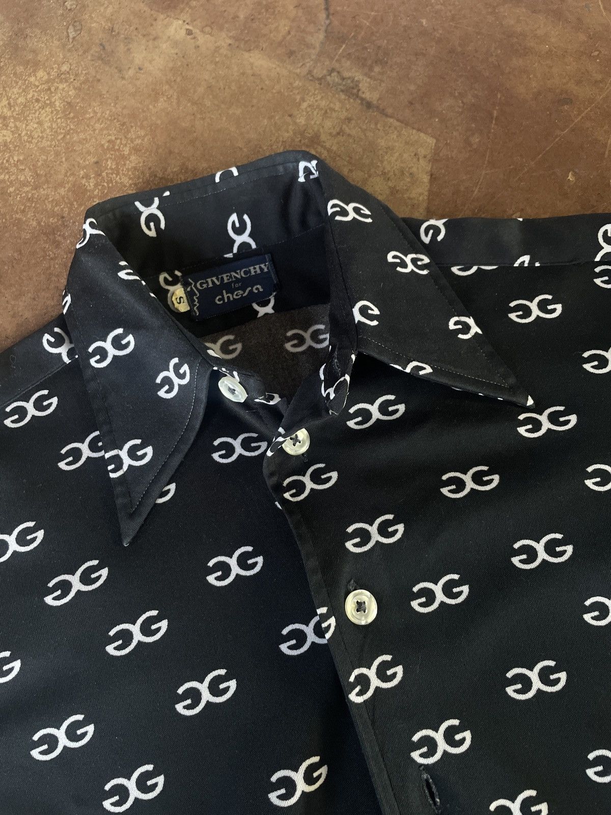 Givenchy RARE 1970’s Givenchy X Chesa GG logo Button Up Shirt Size US S / EU 44-46 / 1 - 12 Thumbnail