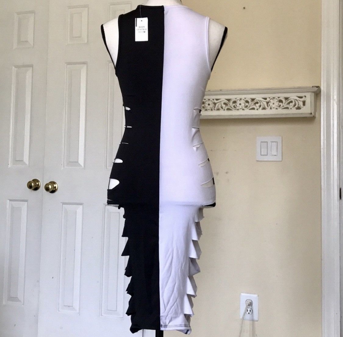 Other BODY CENTRAL PLUNGE SIDE LADDER CUT OUT BODYCON DRESS SIZE S Size S / US 4 / IT 40 - 5 Thumbnail