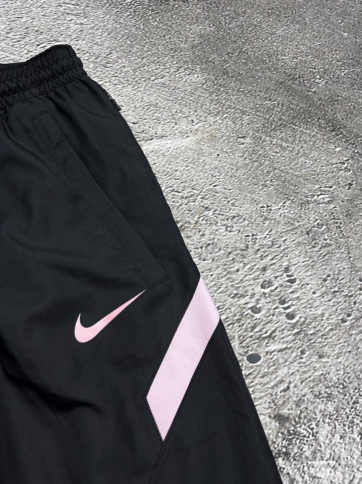 Nike PSG Nike nylon black track pants small swoosh drill Y2K Size US 28 / EU 44 - 2 Thumbnail