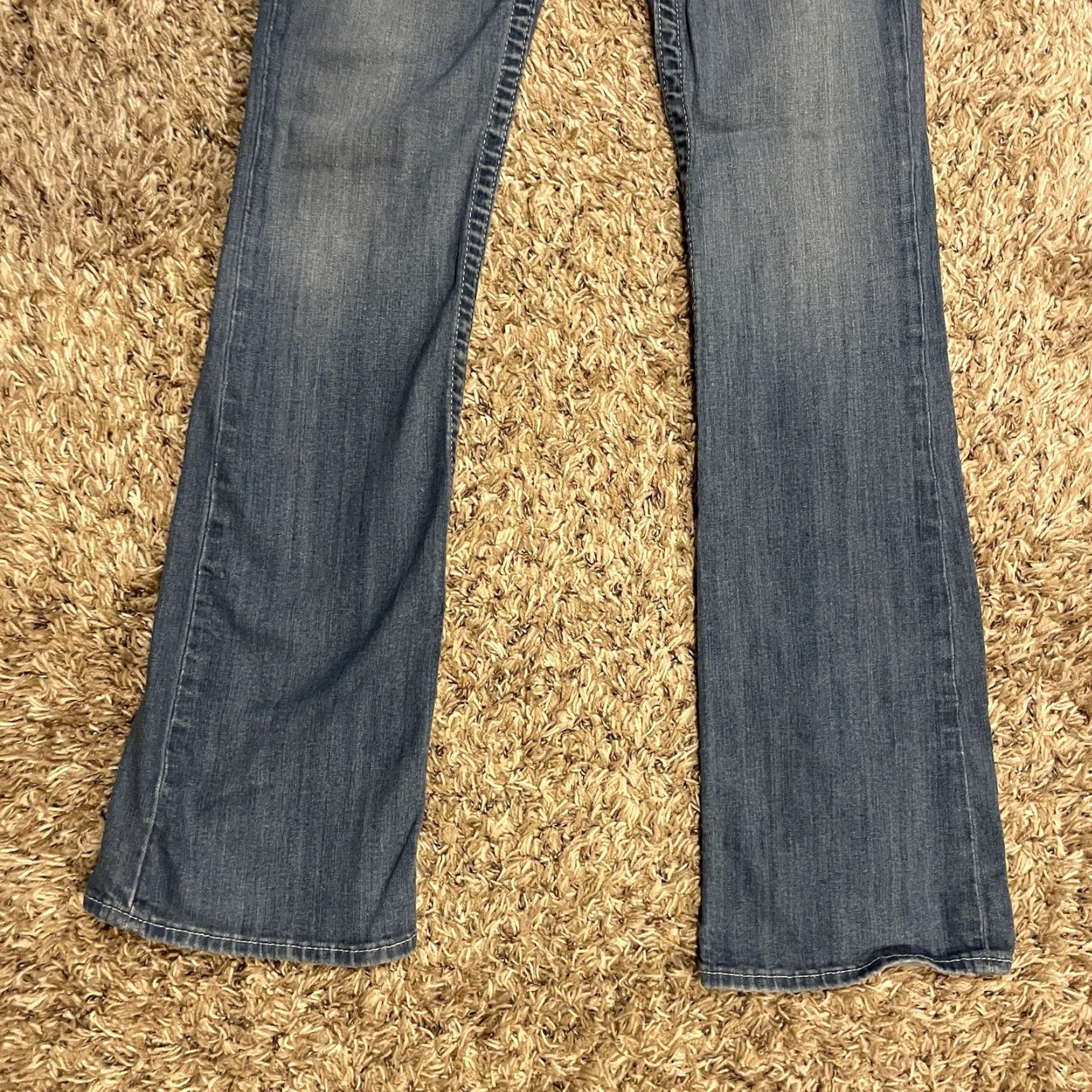 True Religion True Religion Jeans Womens Boot Cut 28 Horseshoe Flap Pockets Light Wash Sparkle Embroidered Logo 5-Pocket Denim Blue 90s World Tour Size 28" / US 6 / IT 42 - 5 Thumbnail
