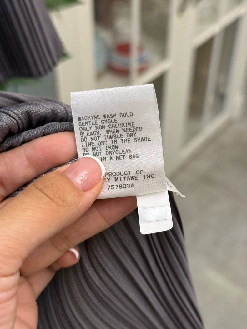 Issey Miyake Issey Miyake size:3 Grey pleated short-sleeved shirt Size XS / US 0-2 / IT 36-38 - 3 Thumbnail