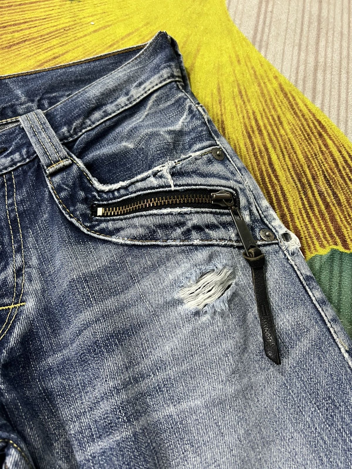 Levi's Vintage Levi’s 502 Distressed Faded Clawmark Jean Very Rare Size US 29 - 9 Thumbnail