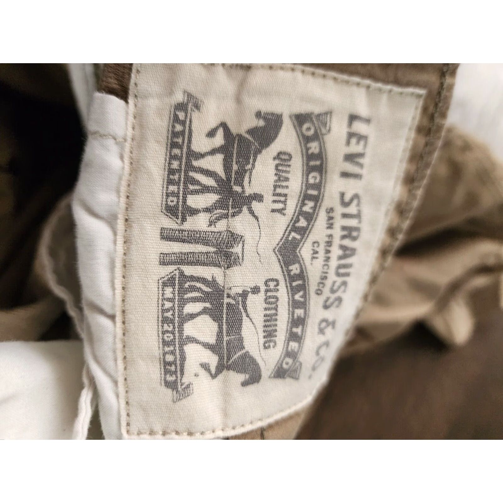 Levi's VINTAGE Levi's Cargo Shorts – Flat Front, Men’s 44, Beige, 11" Inseam, Relaxed Fit, Cotton, Outdoor/Casual, Pockets, Regular Size Size US 36 / EU 52 - 6 Thumbnail
