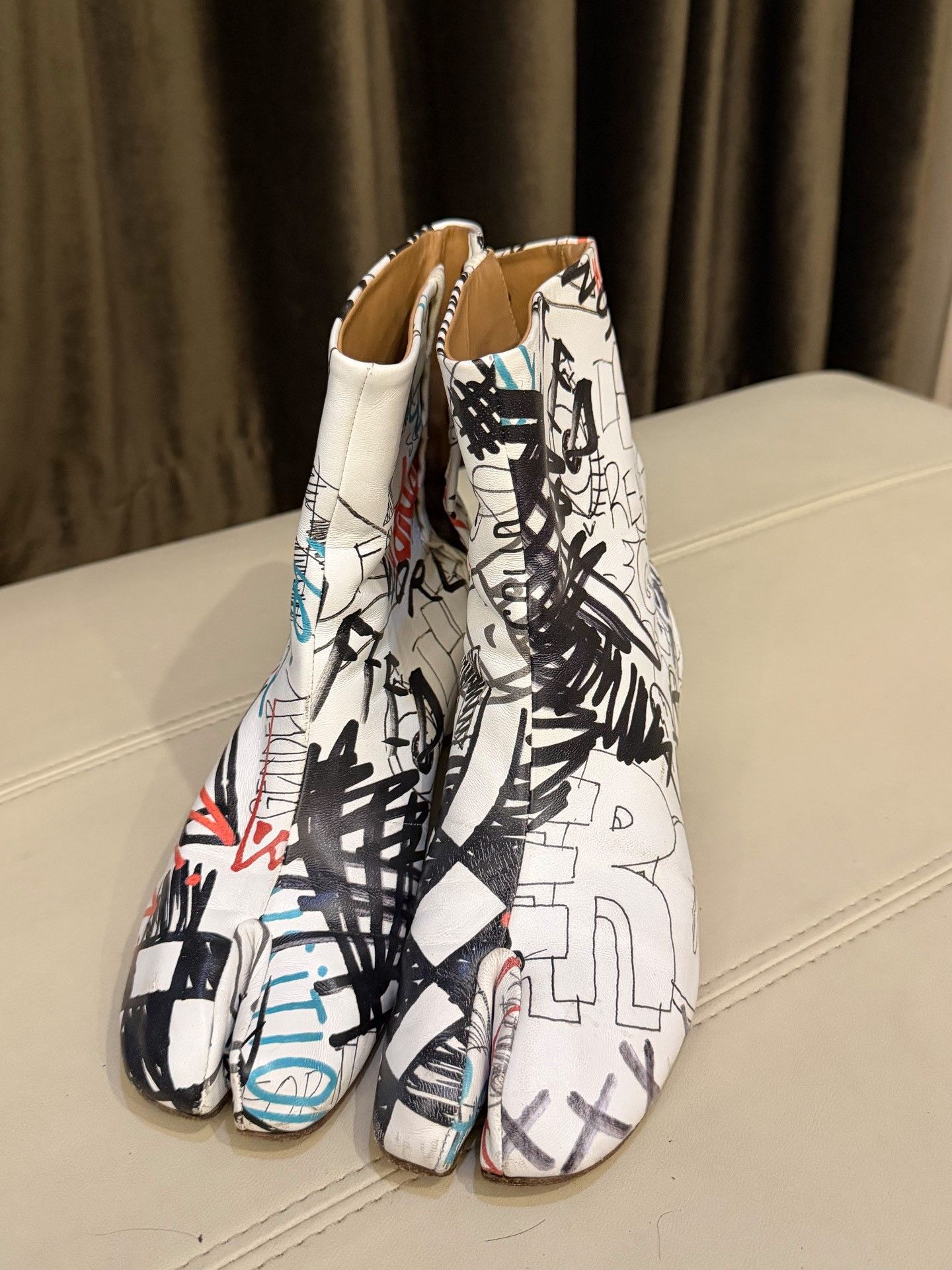 Maison Margiela Maison Margiela Tabi Graffiti Limited Size US 7 / IT 37 - 1 Thumbnail
