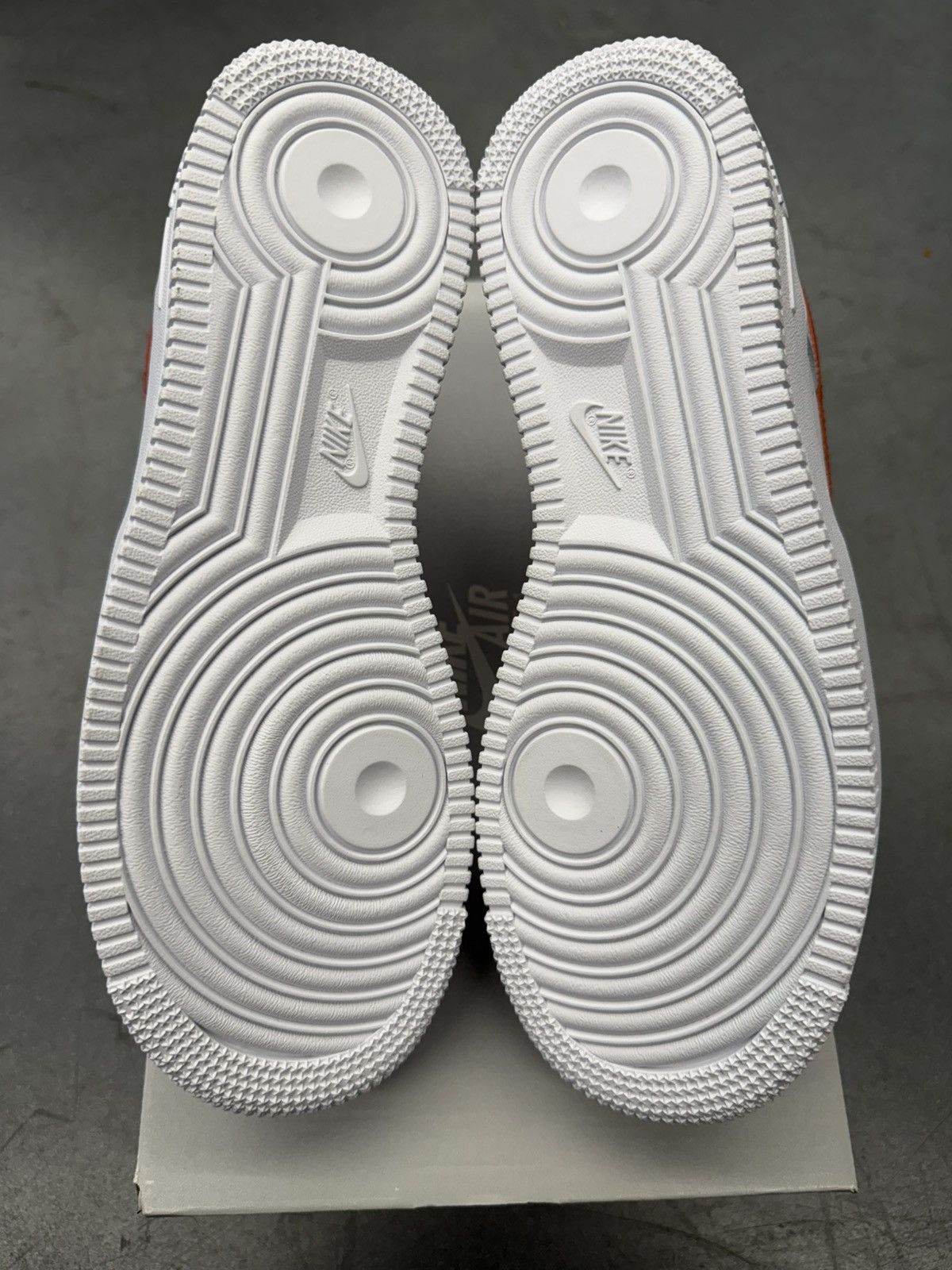 Nike × Supreme 2024 Nike Air Force 1 Low Supreme Shanghai Size US 8 / EU 41 - 12 Thumbnail