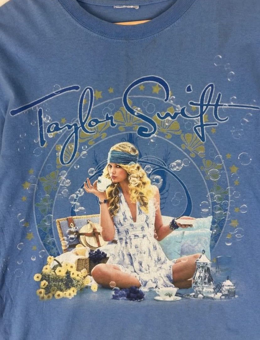 Band Tees × Vintage Vintage Y2k Taylor Swift Fearless World Tour Tee / Disstrsed Size US S / EU 44-46 / 1 - 4 Thumbnail
