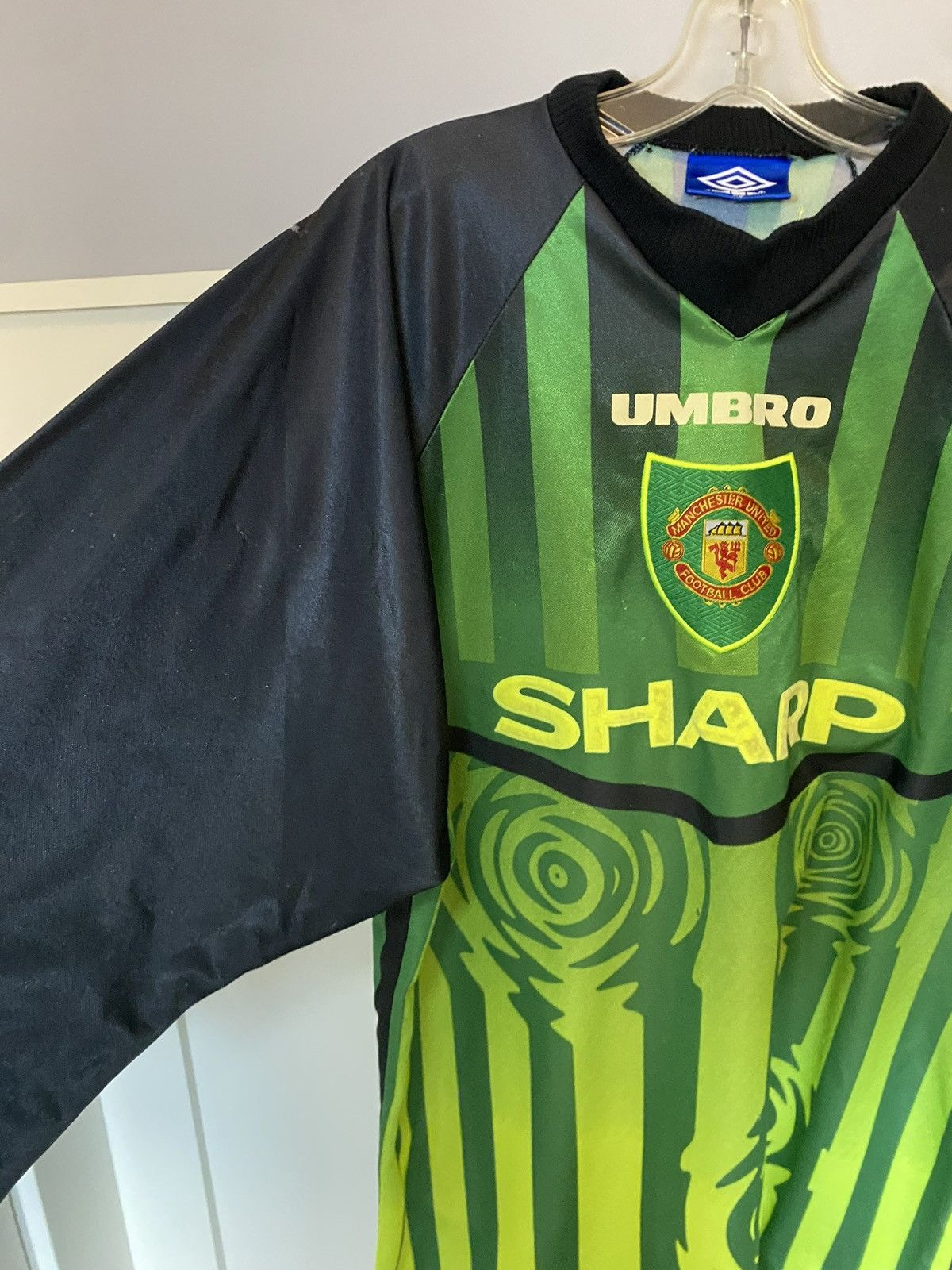 Umbro Rare vintage 1997-98 ManchesterUnited ChampionsLeague jersey Size US XL / EU 56 / 4 - 8 Thumbnail