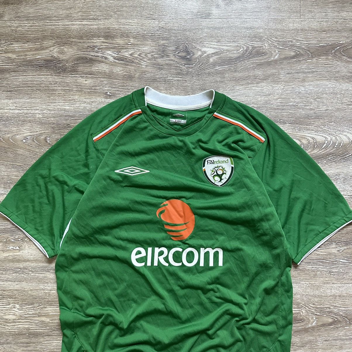 Vintage Umbro Ireland 2004 National Team Home Soccer Jersey