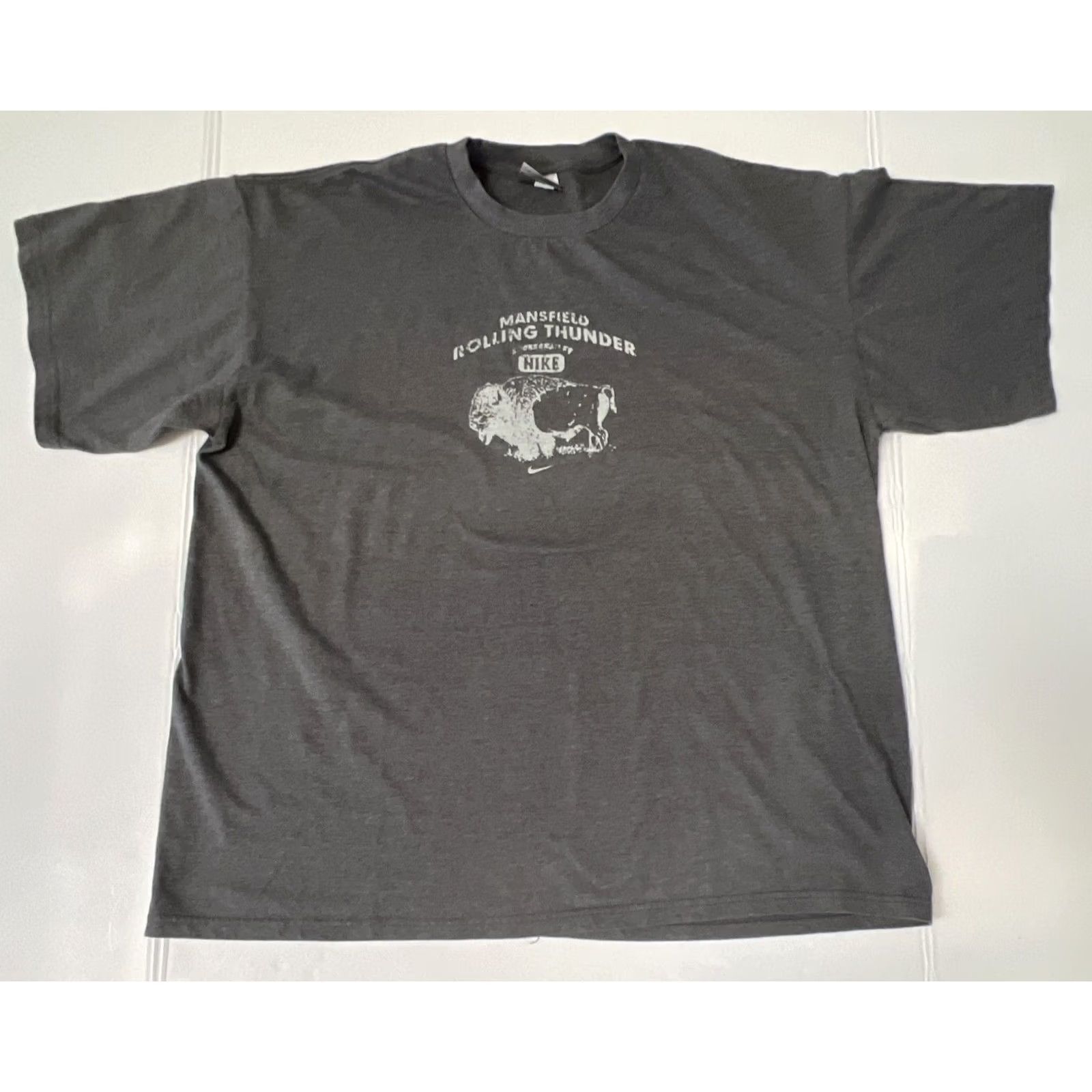 Nike VINTAGE Nike T shirt XL Grey Tag Black Swoosh Mansfield Rolling Thunder Buffalo 90s Mens Size US XL / EU 56 / 4 - 2 Thumbnail