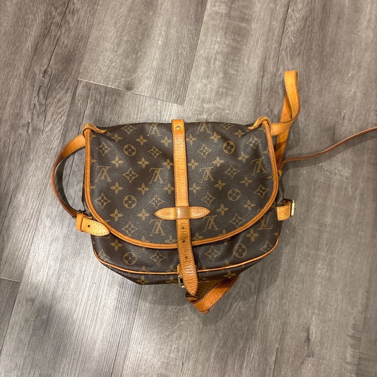Louis Vuitton Louis vuitton saumur leather crossbody bag Size ONE SIZE - 3 Thumbnail