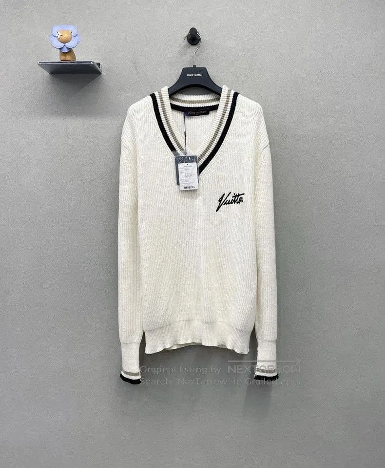 Louis Vuitton Louis Vuitton Beige V. Size US S / EU 44-46 / 1 - 1 Thumbnail