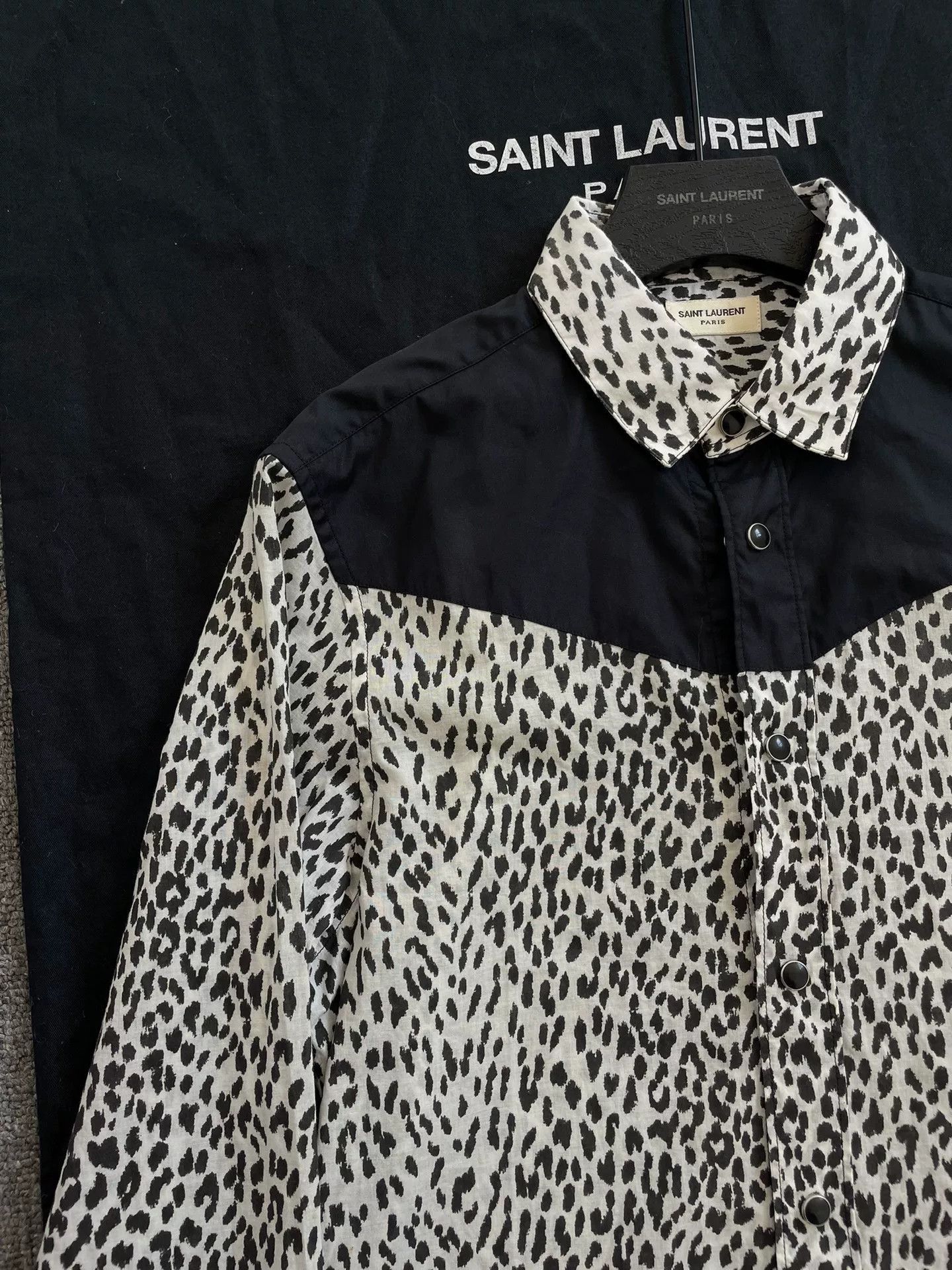 Other saint laurent leopard print shirt in excellent condition. Size M / US 6-8 / IT 42-44 - 3 Thumbnail