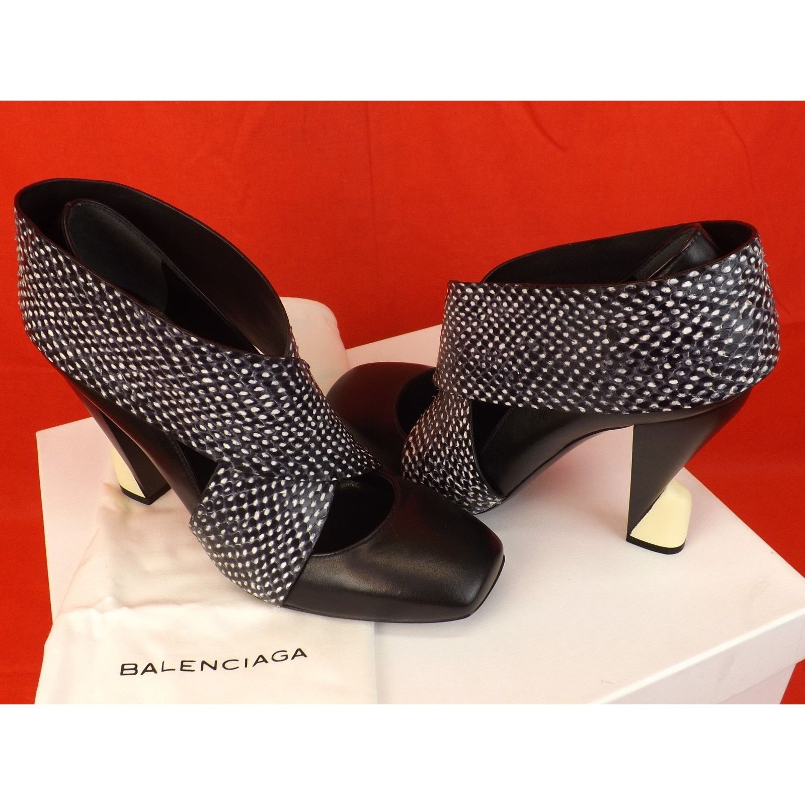 Balenciaga BALENCIAGA BLACK SNAKE PRINT LEATHER HEELS PUMPS 37.5 292683 Size US 7.5 / IT 37.5 - 8 Thumbnail