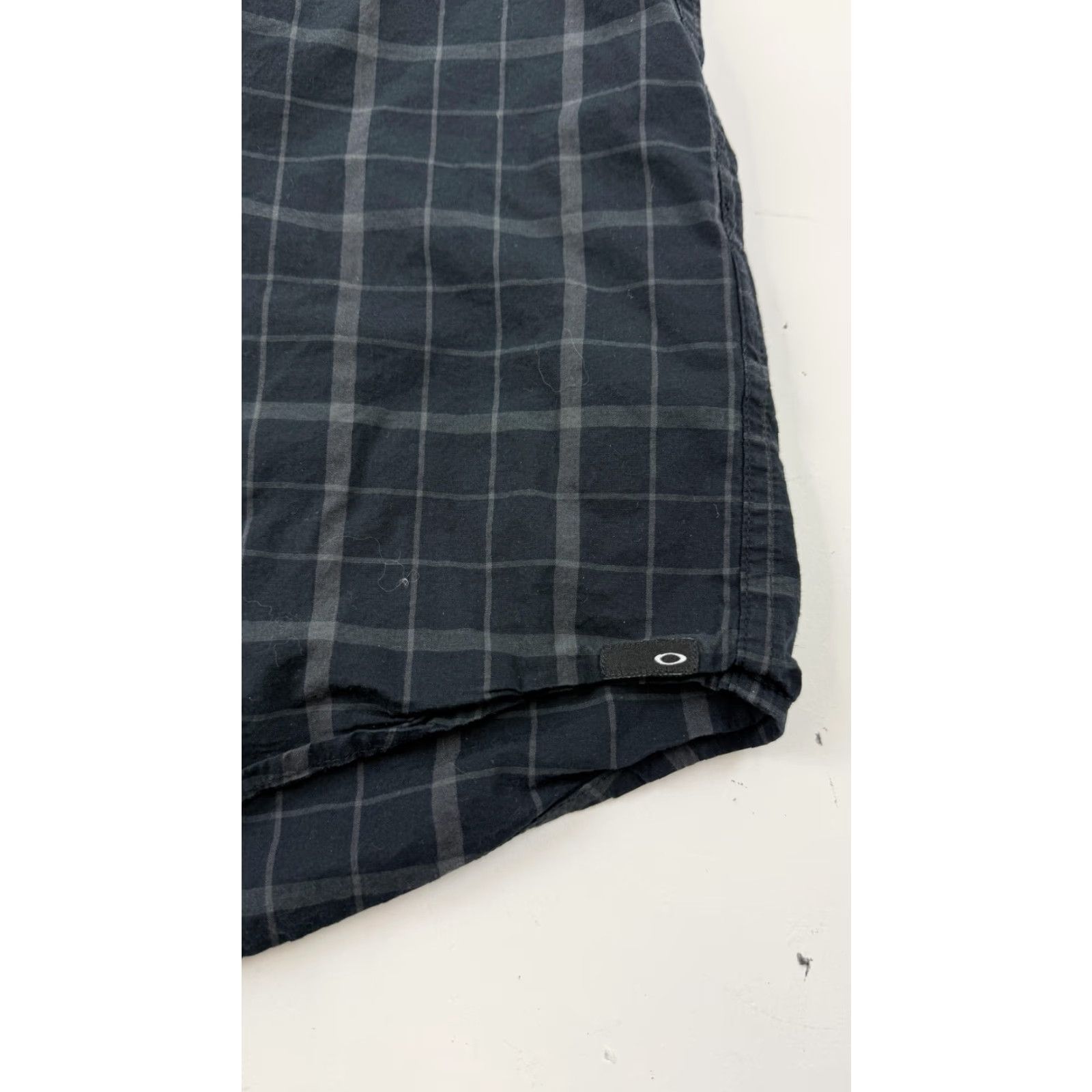 Oakley VINTAGE? Wait no. The item isn't vintage. Oakley Shirt Mens Large Black Gray Plaid Short Sleeve Button Down Regular Fit Size US L / EU 52-54 / 3 - 3 Thumbnail