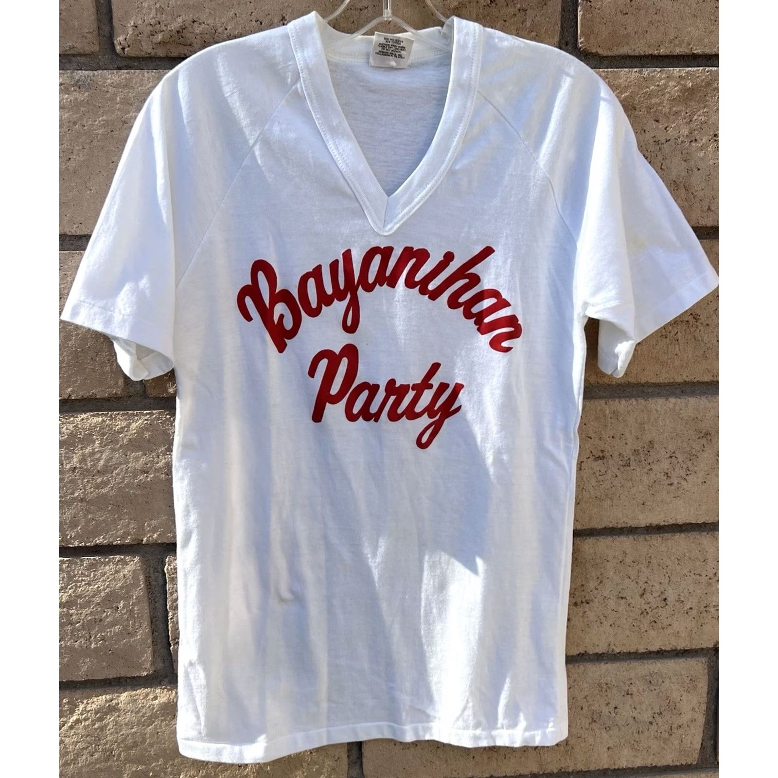 Vintage VINTAGE Bomark USA T-Shirt Men M White V Neck Red Script Graphic 50/50 Short Sleeve Shirt 1990s USA Theme Classic Fit Size US M / EU 48-50 / 2 - 2 Thumbnail