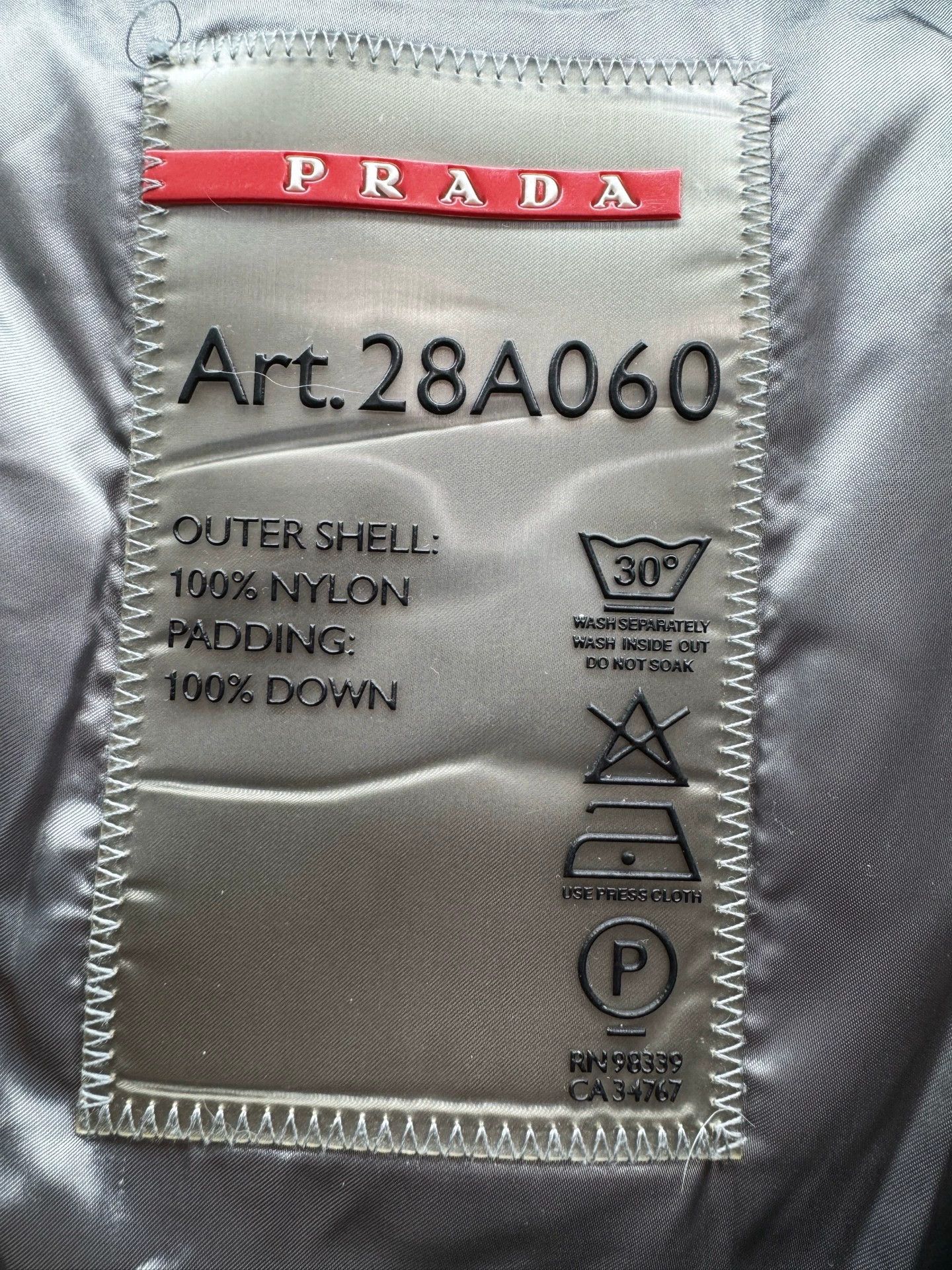 Prada Prada Down Jacket Size 42 Authentic Retail $1000+ Size M / US 6-8 / IT 42-44 - 3 Thumbnail