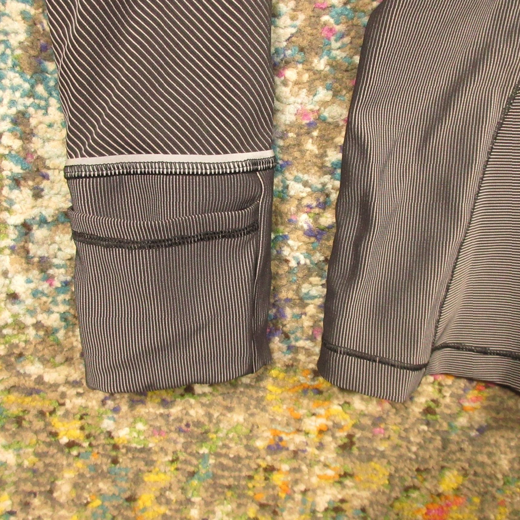 Lululemon Lululemon Running Jacket Women 6 Black Reflective Striped Thumb Holes Zip Jacket Track Lightweight Pockets Athletic Size M / US 6-8 / IT 42-44 - 4 Thumbnail
