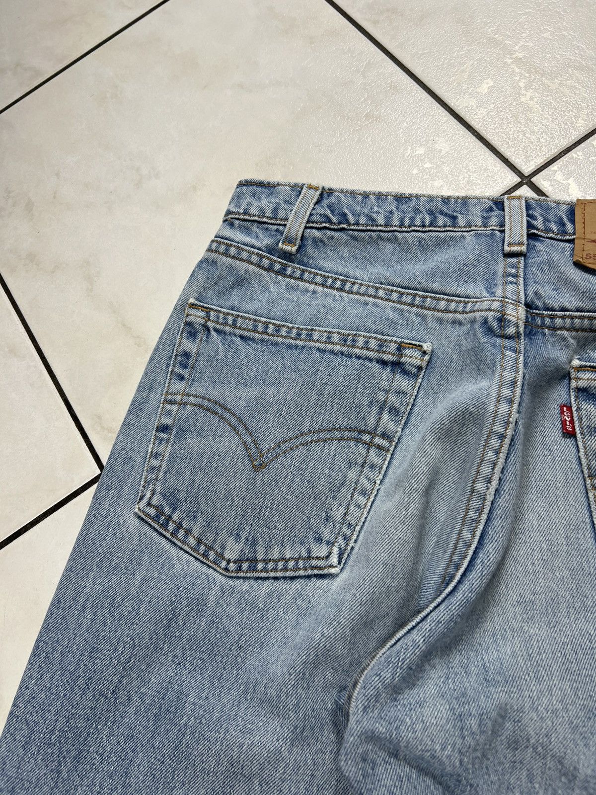 Levi's Vintage 90s Levi’s 550 light blue washed distressed jeans Size US 33 - 19 Thumbnail