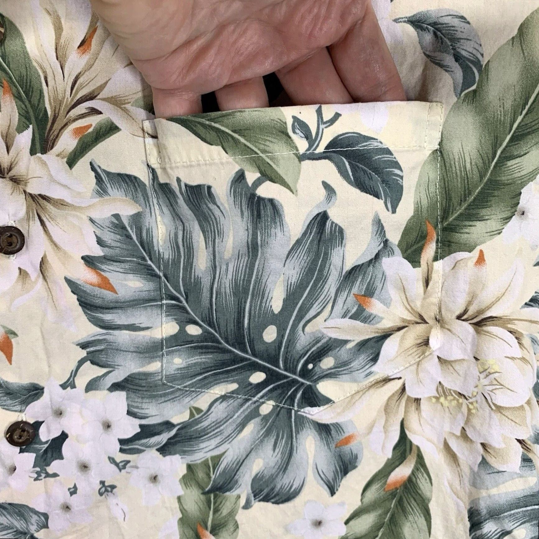 Vintage VINTAGE Winnie Fashion Men's Hawaiian Shirt Large Floral Palm Leaf Casual Travel Summer Fall Cotton Size US L / EU 52-54 / 3 - 2 Thumbnail