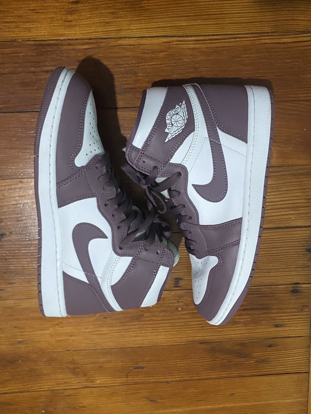 Jordan Brand AIR JORDAN ONE RETRO OG Size US 9.5 / EU 42-43 - 2 Thumbnail