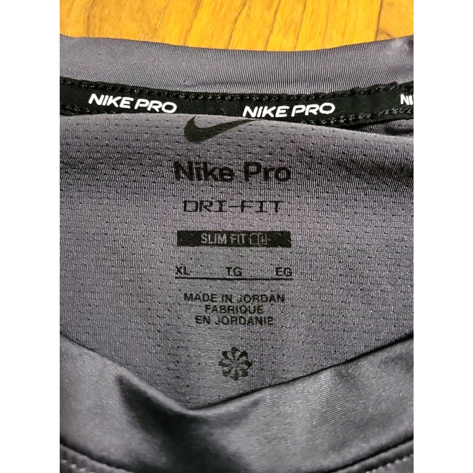 Nike Nike Pro Shirt XL Men Gray 46 in Chest Center Swoosh SS Drifit Pullover Activewear EUC Size US XL / EU 56 / 4 - 3 Thumbnail
