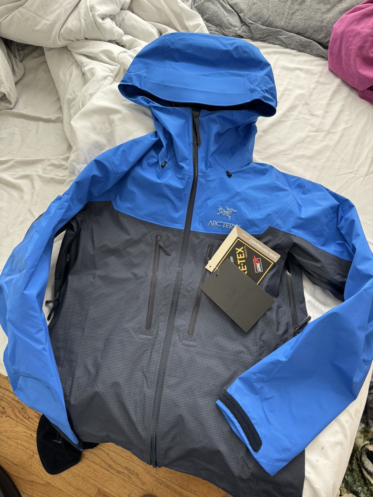 image of Arcteryx Alpha Jacket Small in Blue, Men's