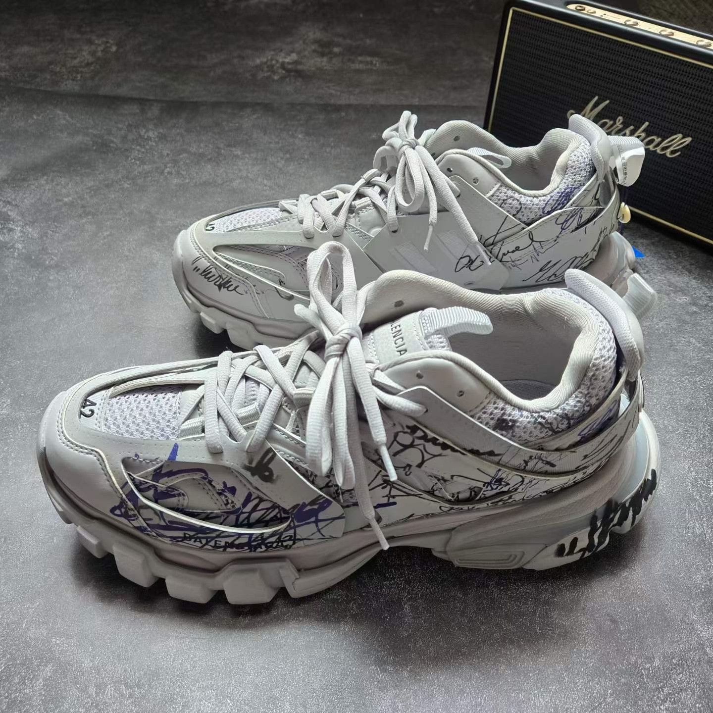 Balenciaga Balenciaga Graphic White Lowtop Sneakers 42 Men Size US 9 / EU 42 - 1 Thumbnail
