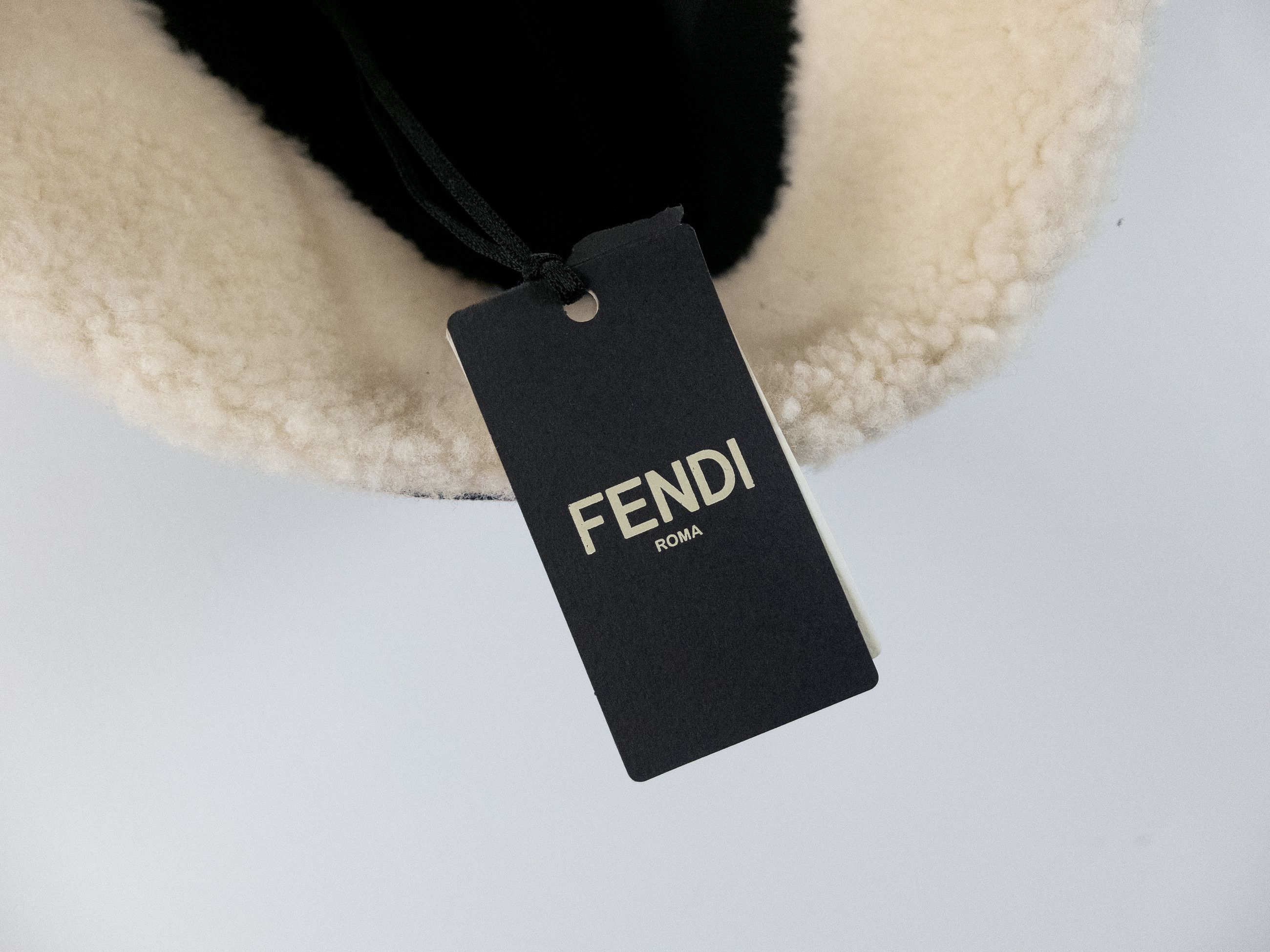 Fendi FENDI F logo Shearling trimmed blue denim bucket hat Size ONE SIZE - 4 Thumbnail