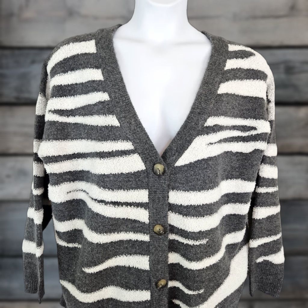 Michael Stars Michael Stars Womens Nell Cardigan Sz 1X Gray Brushed Stroke Jacquard Cardigan Womens 1X Gray Michael Stars Nell Jacquard Cardigan Size XL / US 12-14 / IT 48-50 - 1 Thumbnail