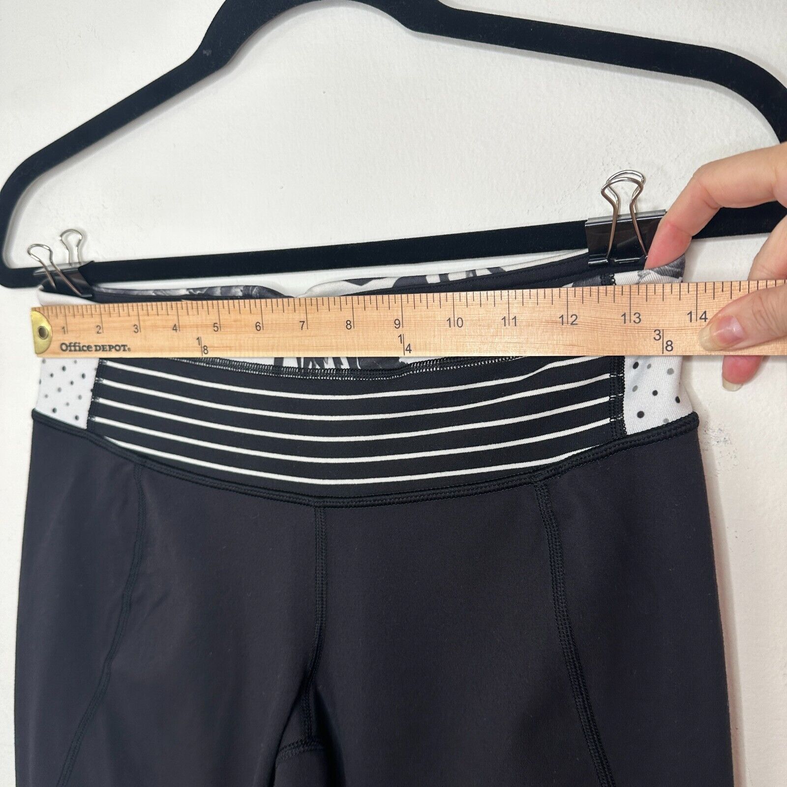 Lululemon Lululemon Black Wide Crop Legging Floral Stripe Waistband 6 Size 28" / US 6 / IT 42 - 6 Thumbnail