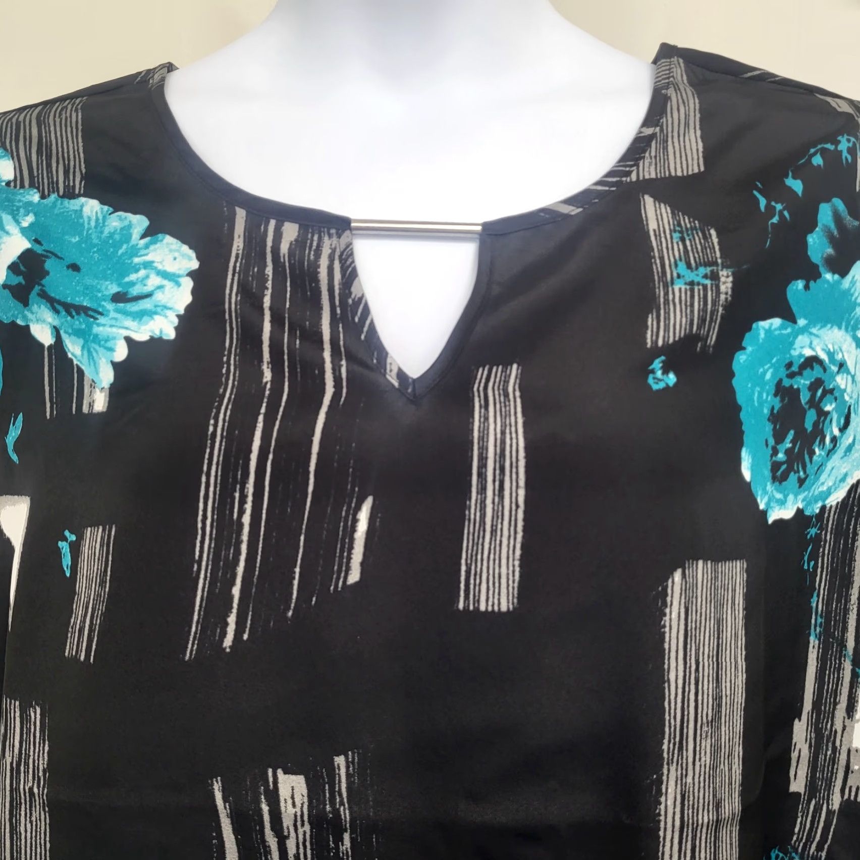 Vintage Larry Levine Blouse Women's XL Black Blue Floral Keyhole Neckline Preppy Tunic, Long Sleeve, Polyester, Regular Fit Size XL / US 12-14 / IT 48-50 - 2 Thumbnail