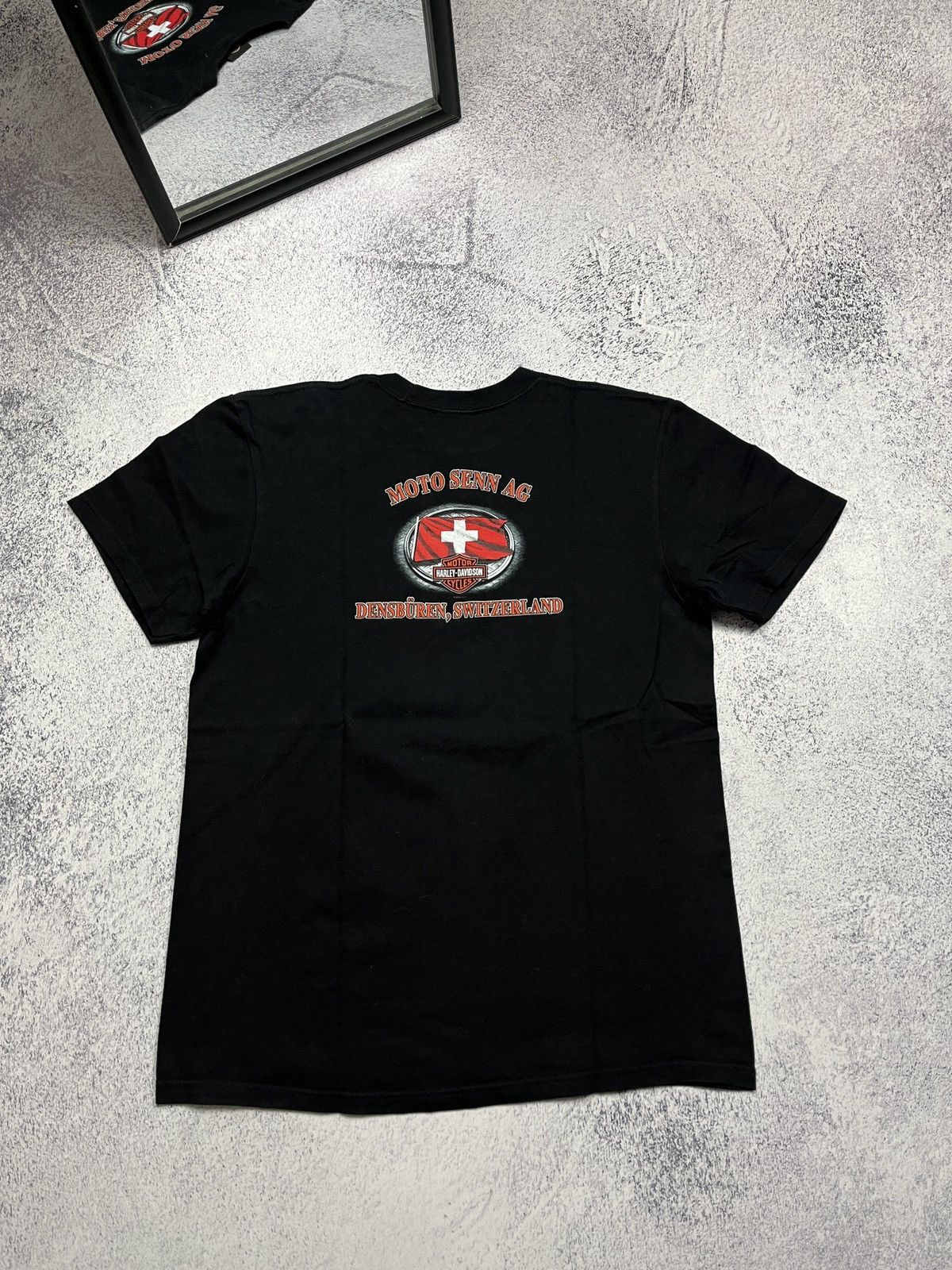 Harley Davidson Vintage 00’s Harley Davidson Big Logo T Shirt Swtitzerland Size US L / EU 52-54 / 3 - 8 Thumbnail