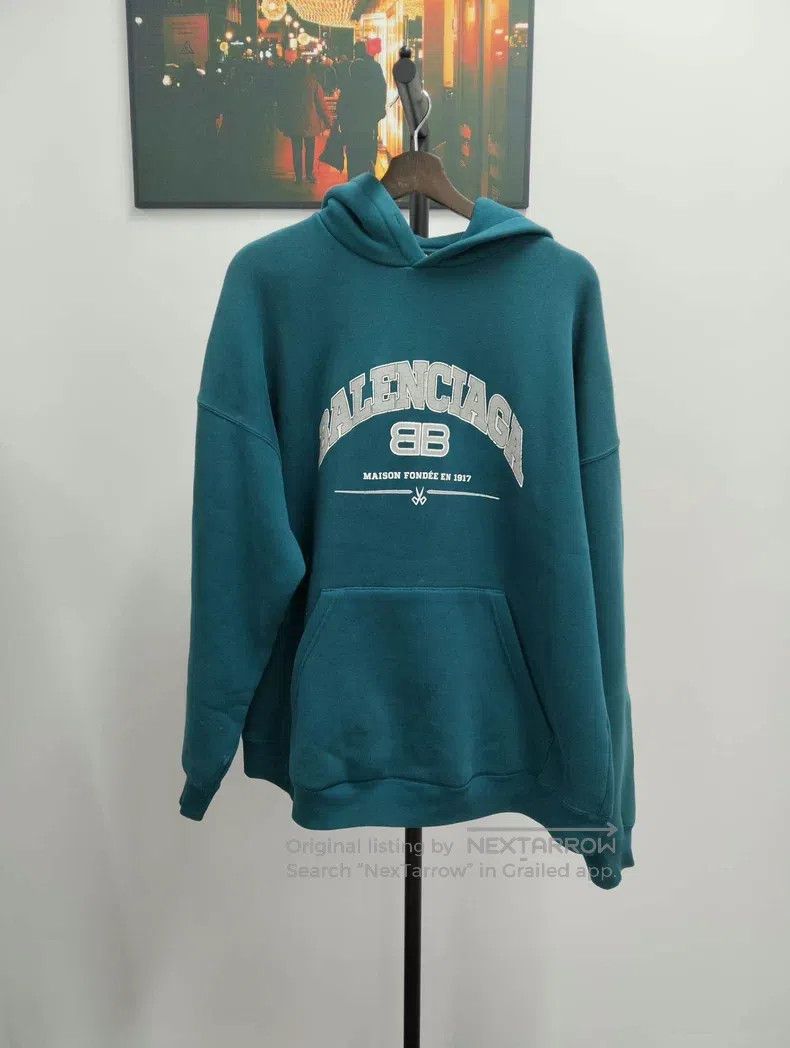 Balenciaga Balenciaga Hooded pullover sweatshirt L size Size US L / EU 52-54 / 3 - 1 Thumbnail