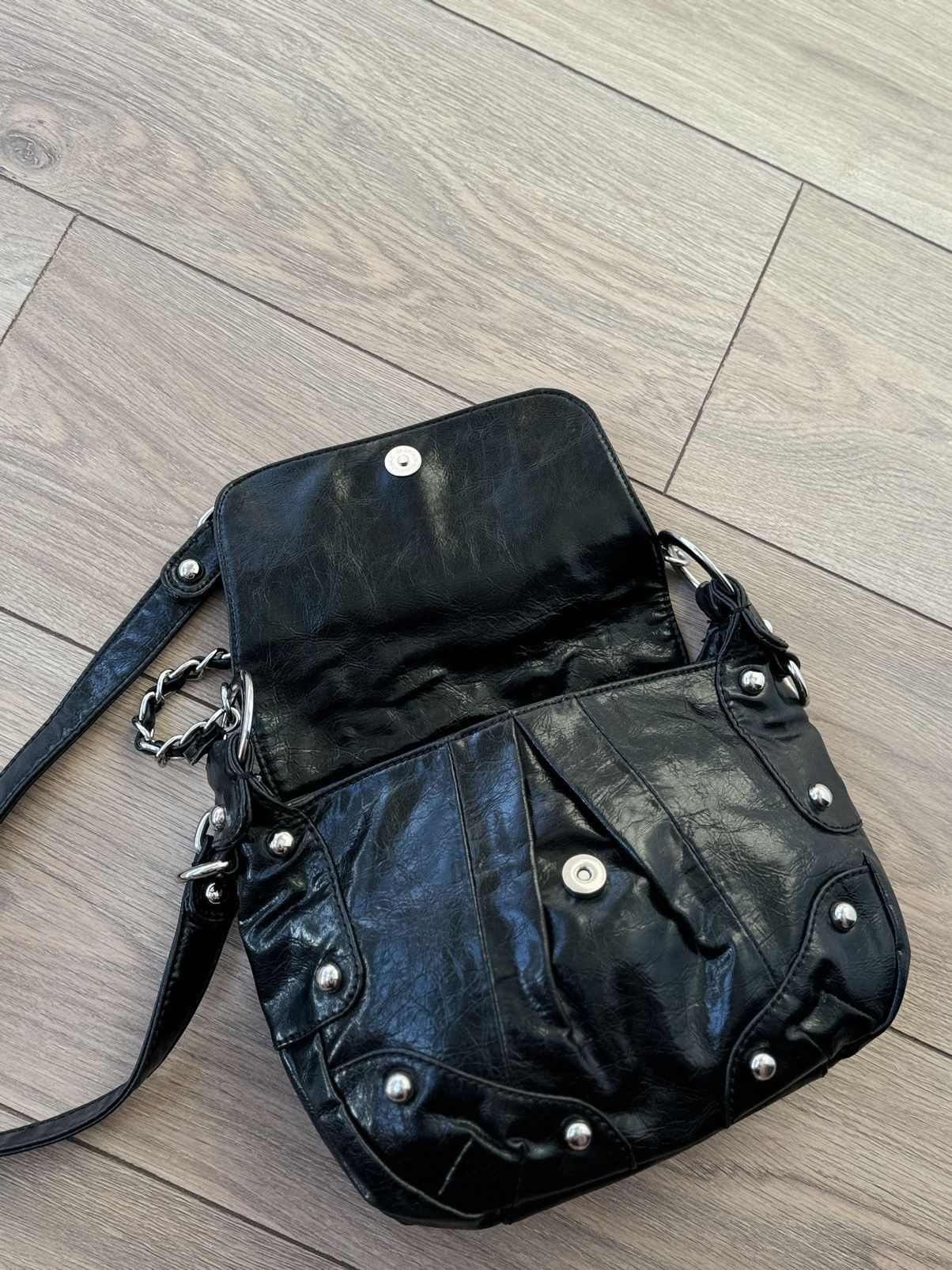 Guess Vintage Leather Guess Y2K Shoulder Bag Size ONE SIZE - 5 Thumbnail