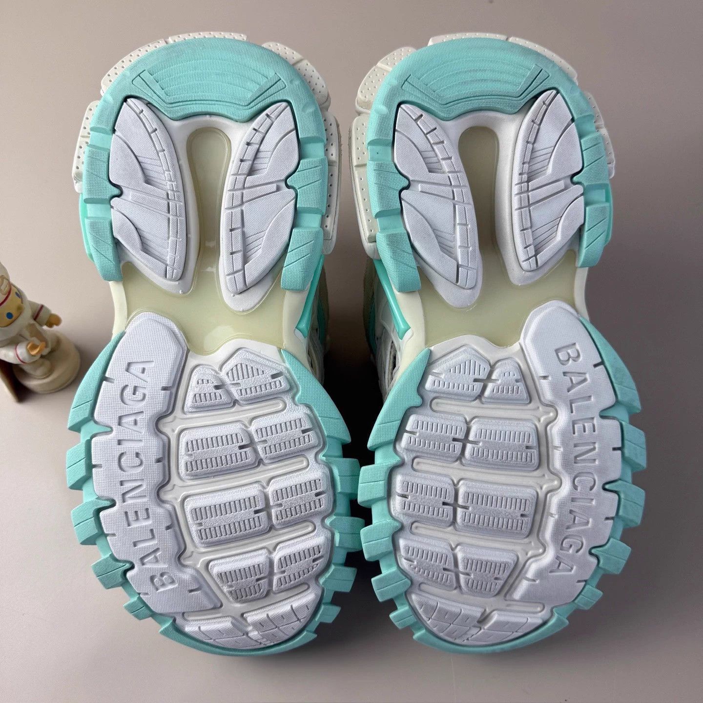 Balenciaga Balenciaga Track 2.0 White Green 37 99 New Sneakers Size US 6 / IT 36 - 7 Thumbnail