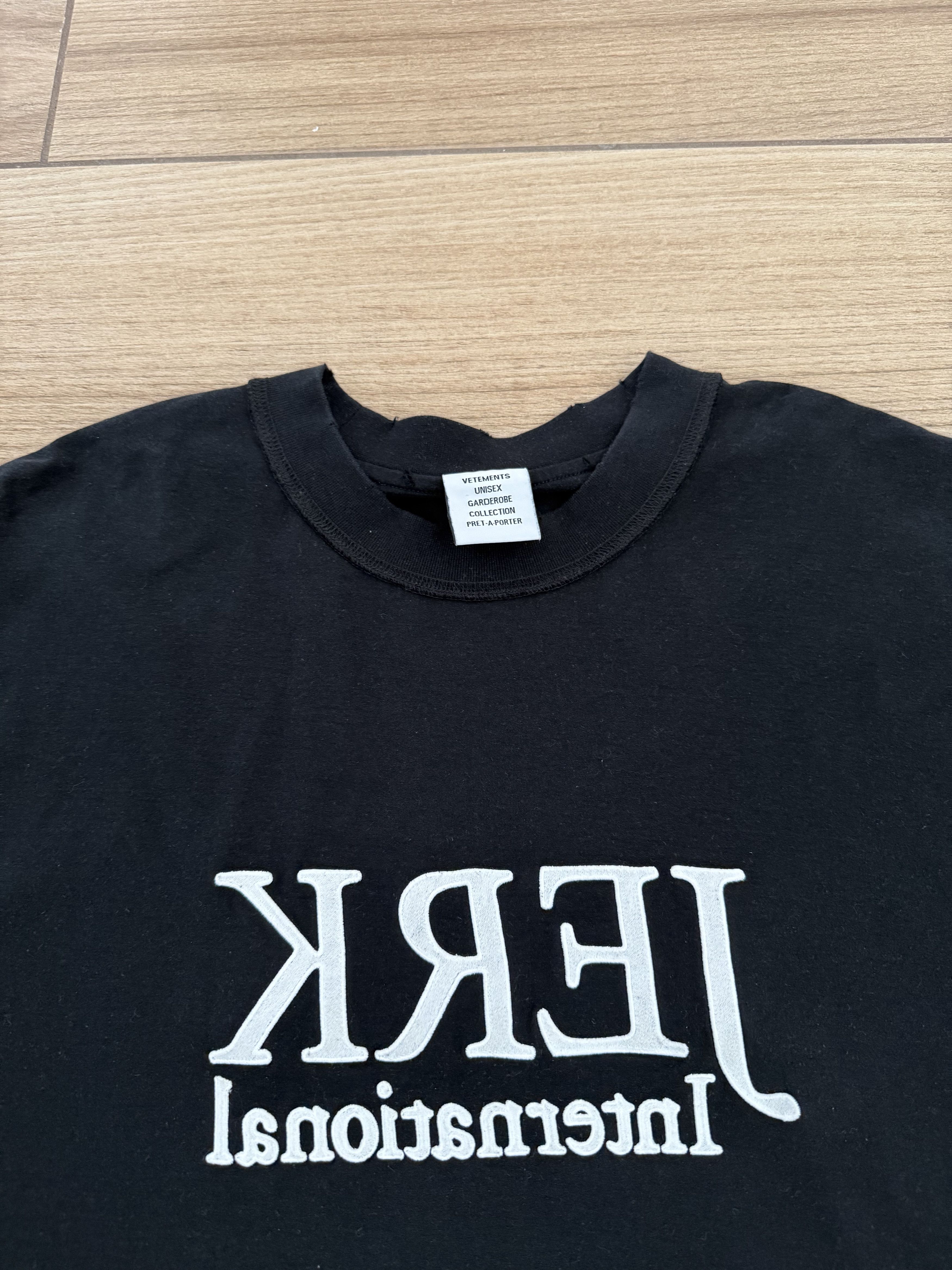 Vetements VETEMENTS Destroyed Jerk International Tee Size US S / EU 44-46 / 1 - 2 Thumbnail