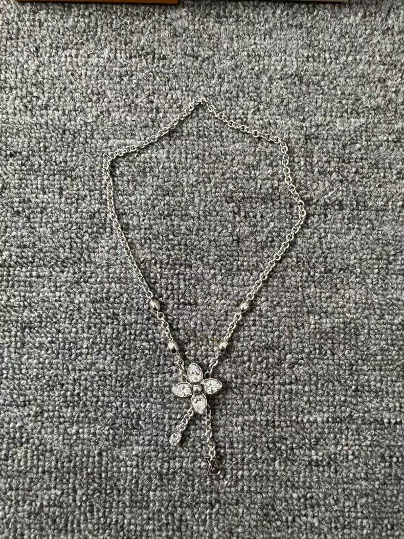 Louis Vuitton Louis Vuitton Floral pendant necklace Size ONE SIZE - 3 Thumbnail