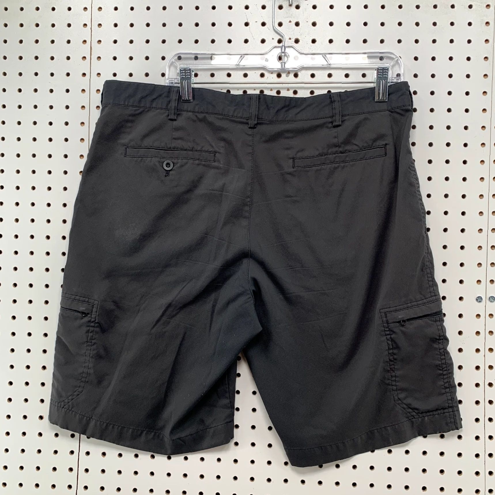 Nike Nike Golf Cargo Shorts Mens 36 Black Pockets Active Preppy 36x11 Size US 36 / EU 52 - 2 Thumbnail