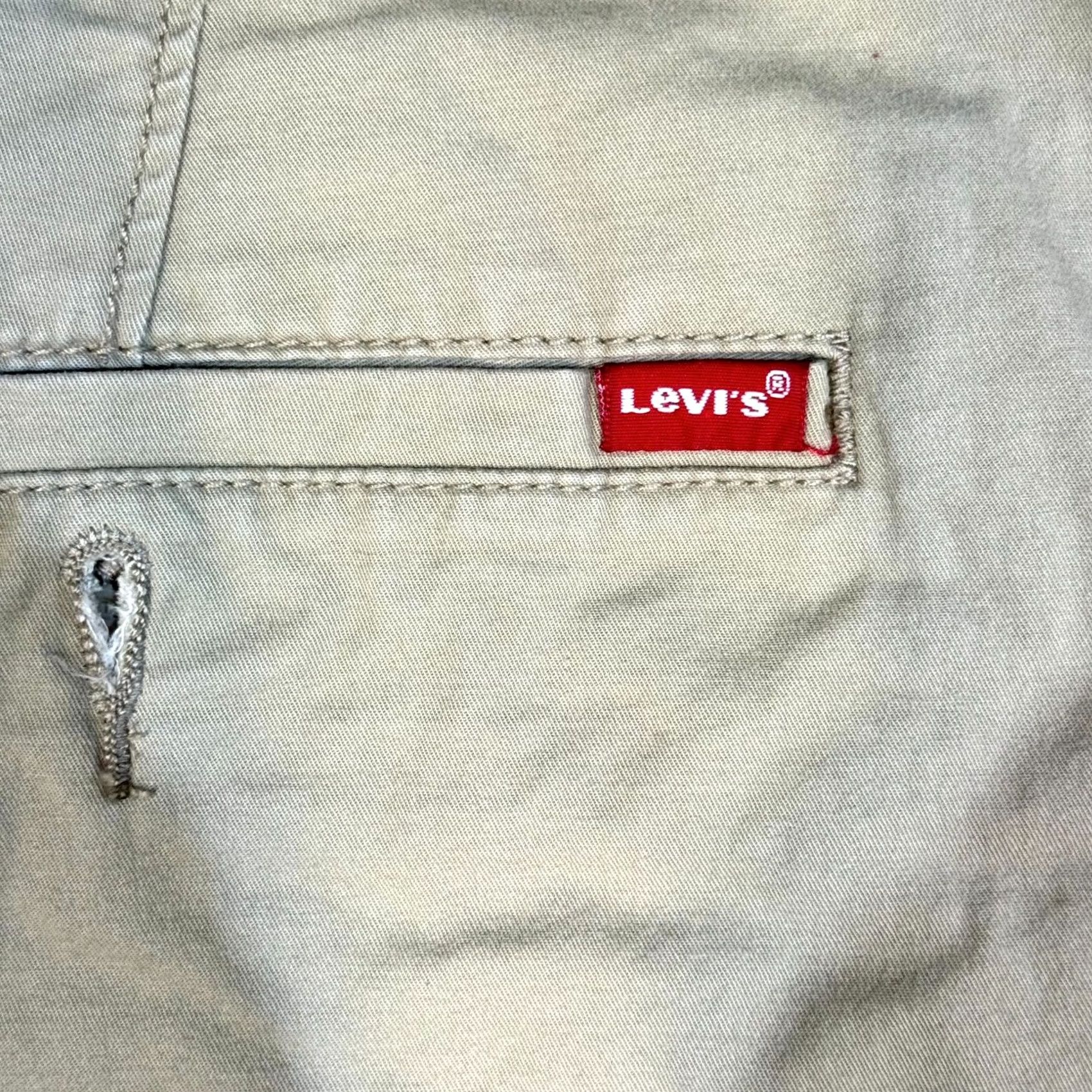Levi's Levi's Shorts Beige 40 XX Chino Stretch Taper Mid-Rise Flat Front Mens Regular Width Clothing Size US 40 / EU 56 - 3 Thumbnail