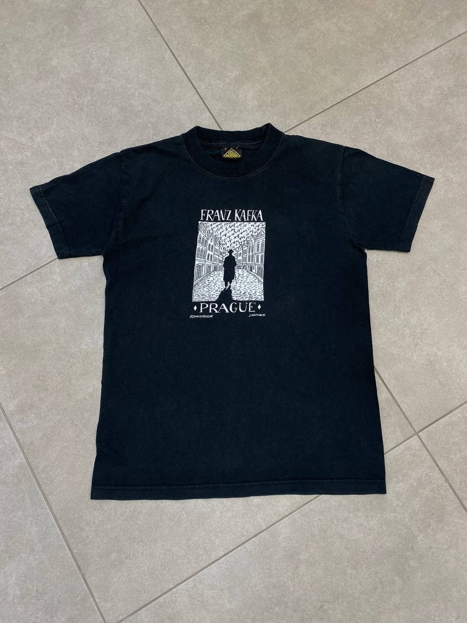 Vintage Vintage Franz Kafka Prague 1991 Art Promo T-Shirt Size US S / EU 44-46 / 1 - 1 Thumbnail