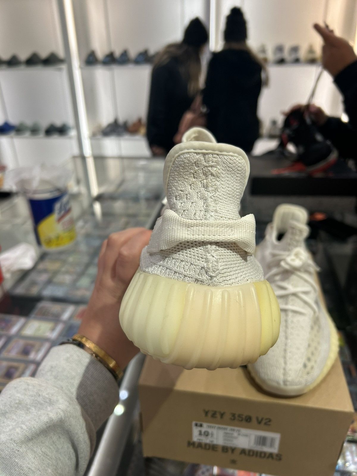 Yeezy Yeezy 350 V2 Bone Size US 10.5 / EU 43-44 - 6 Thumbnail