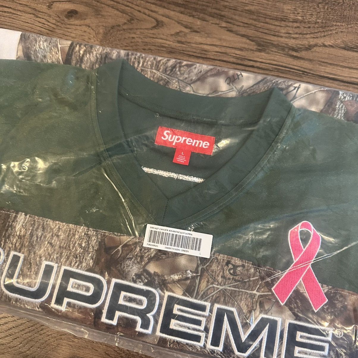 Supreme Supreme Football Breast Cancer Jersey Green Size Large New Size US L / EU 52-54 / 3 - 4 Thumbnail