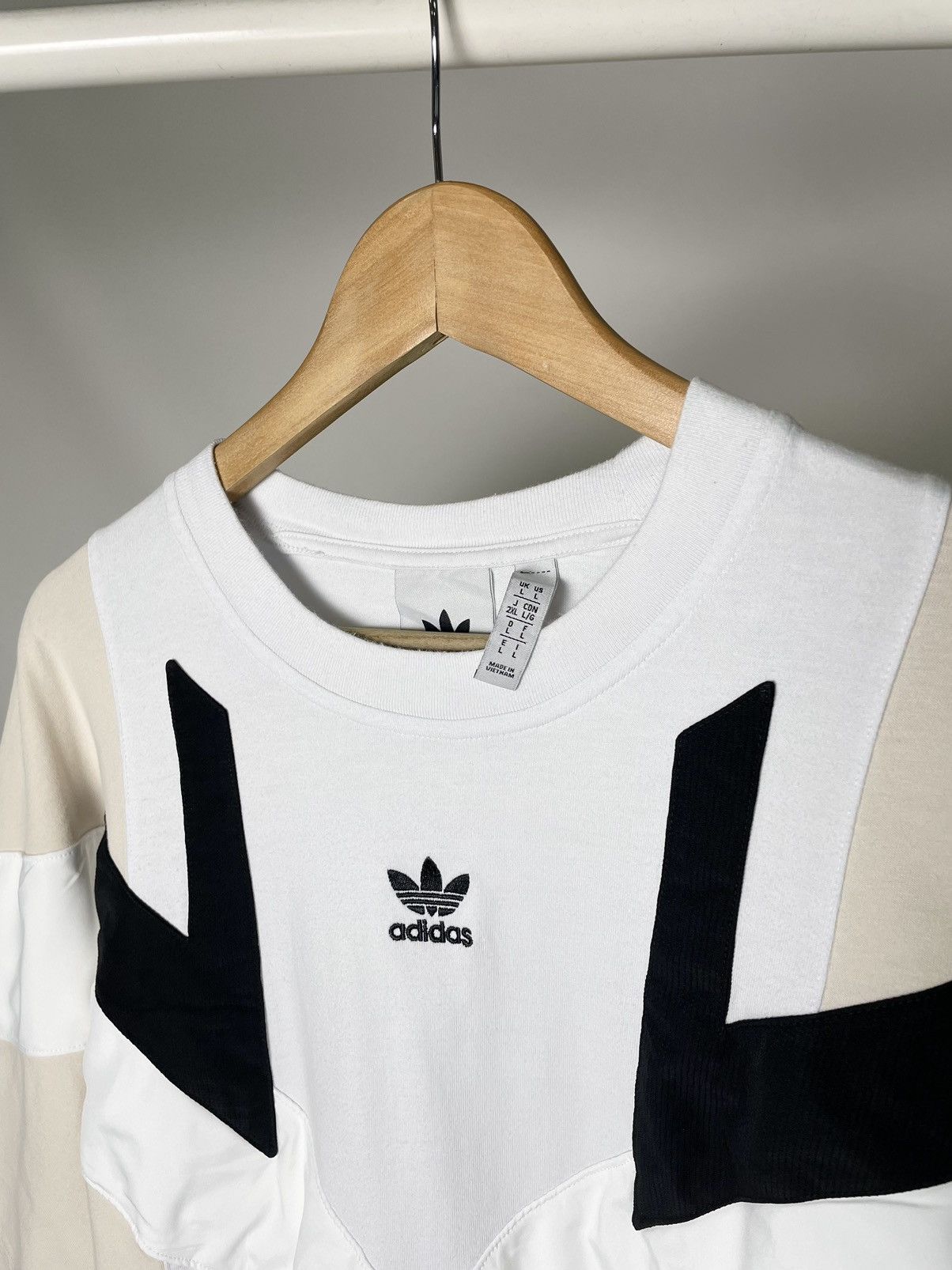 Adidas Adidas Originals 👻 nylon patched vintage jersey tee t shirt Size US L / EU 52-54 / 3 - 4 Thumbnail