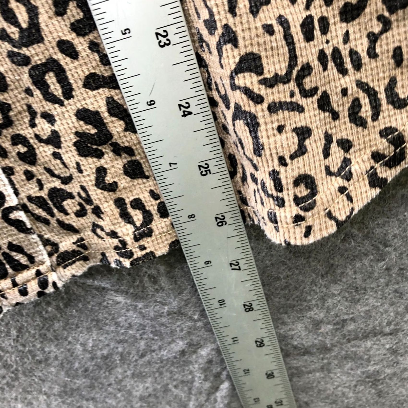 Vintage VINTAGE Jane & Delancey Leopard Print Long Sleeve Shirt Womens M Button Down Tan Waffle Size M / US 6-8 / IT 42-44 - 8 Thumbnail