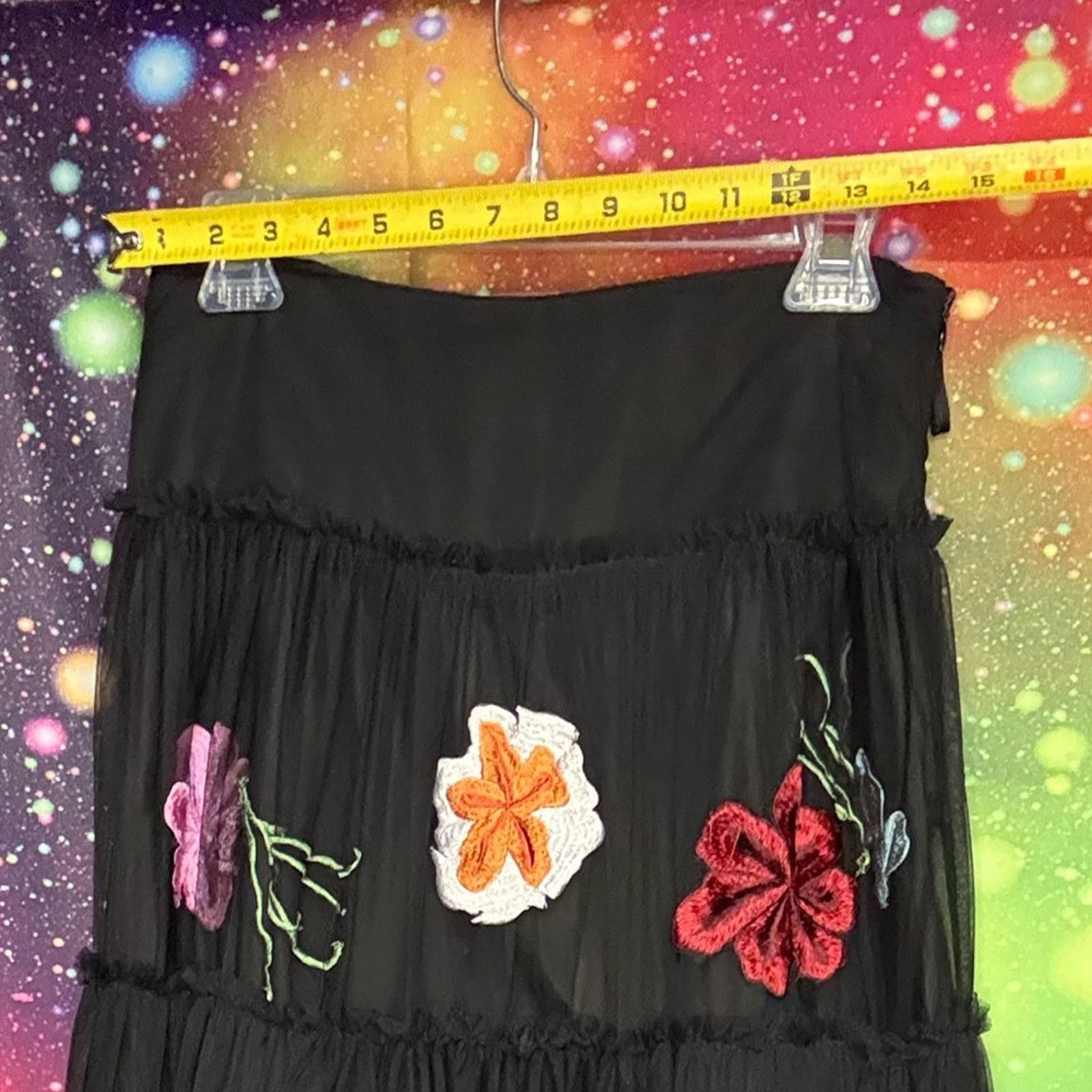 Designer Floral Embroidered Black Skirt Size 27" / US 4 / IT 40 - 3 Thumbnail