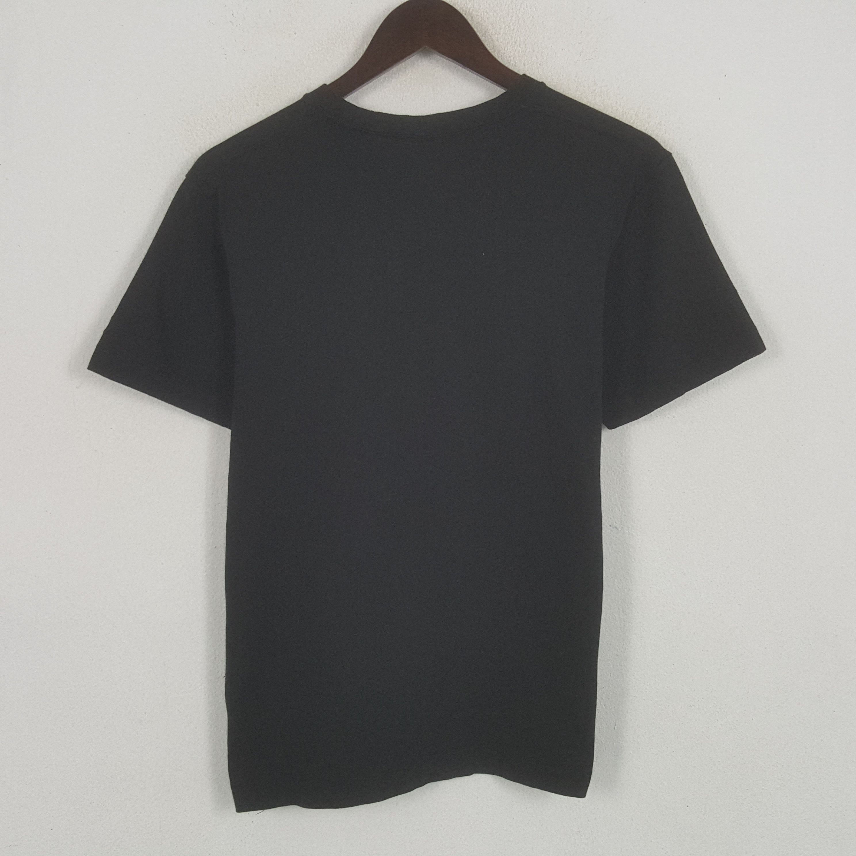 Kaws × Uniqlo × Vintage Vintage Kaws Big Logo Tshirt Size US M / EU 48-50 / 2 - 3 Thumbnail