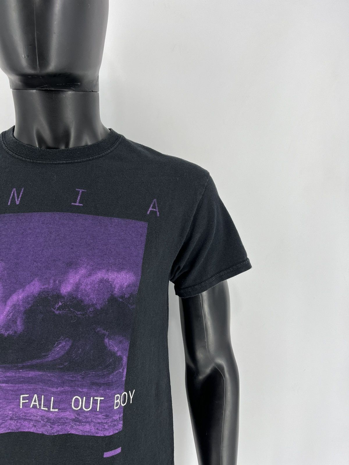 Band Tees × Vintage Vinatge Fall Out Boy LP Mania Big Logo Punk Rock Tee Size M Size US M / EU 48-50 / 2 - 7 Thumbnail