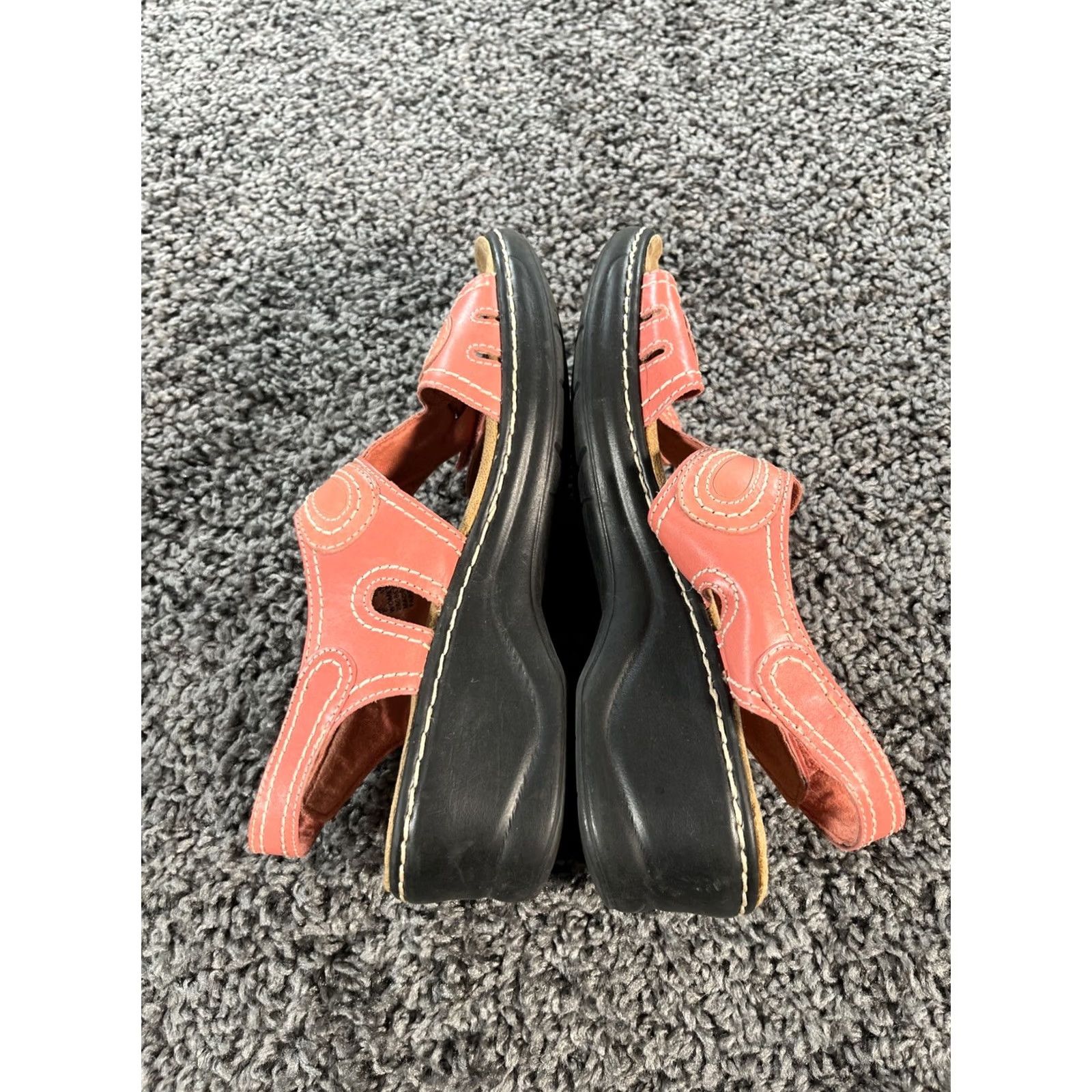 Clarks VINTAGE Clarks Bendables Sandal Women US 8.5W Leather Pink Peach Strappy Wedge Slip On Belt/Hook & Loop Size US 9 / IT 39 - 4 Thumbnail