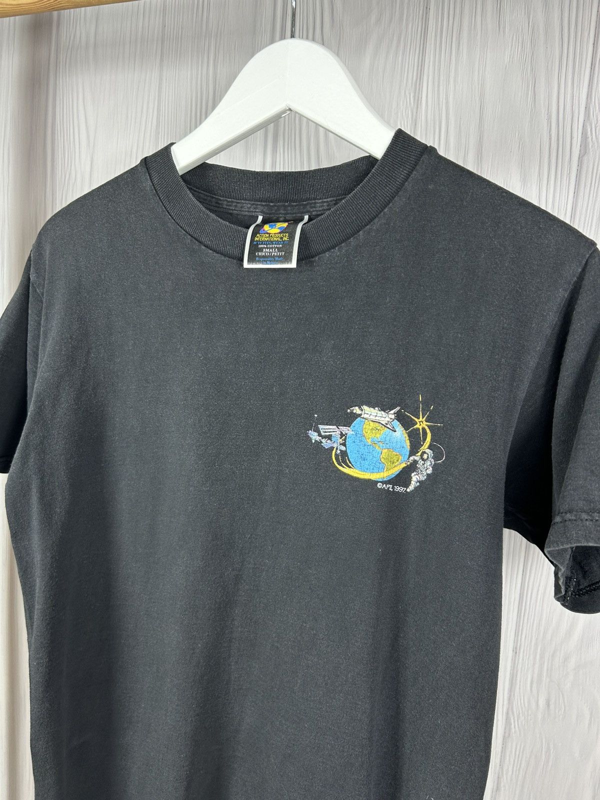 Vintage VTG 1997 Kennedy Space Center Moon Landing USA Flag T-Shirt Size US S / EU 44-46 / 1 - 4 Thumbnail