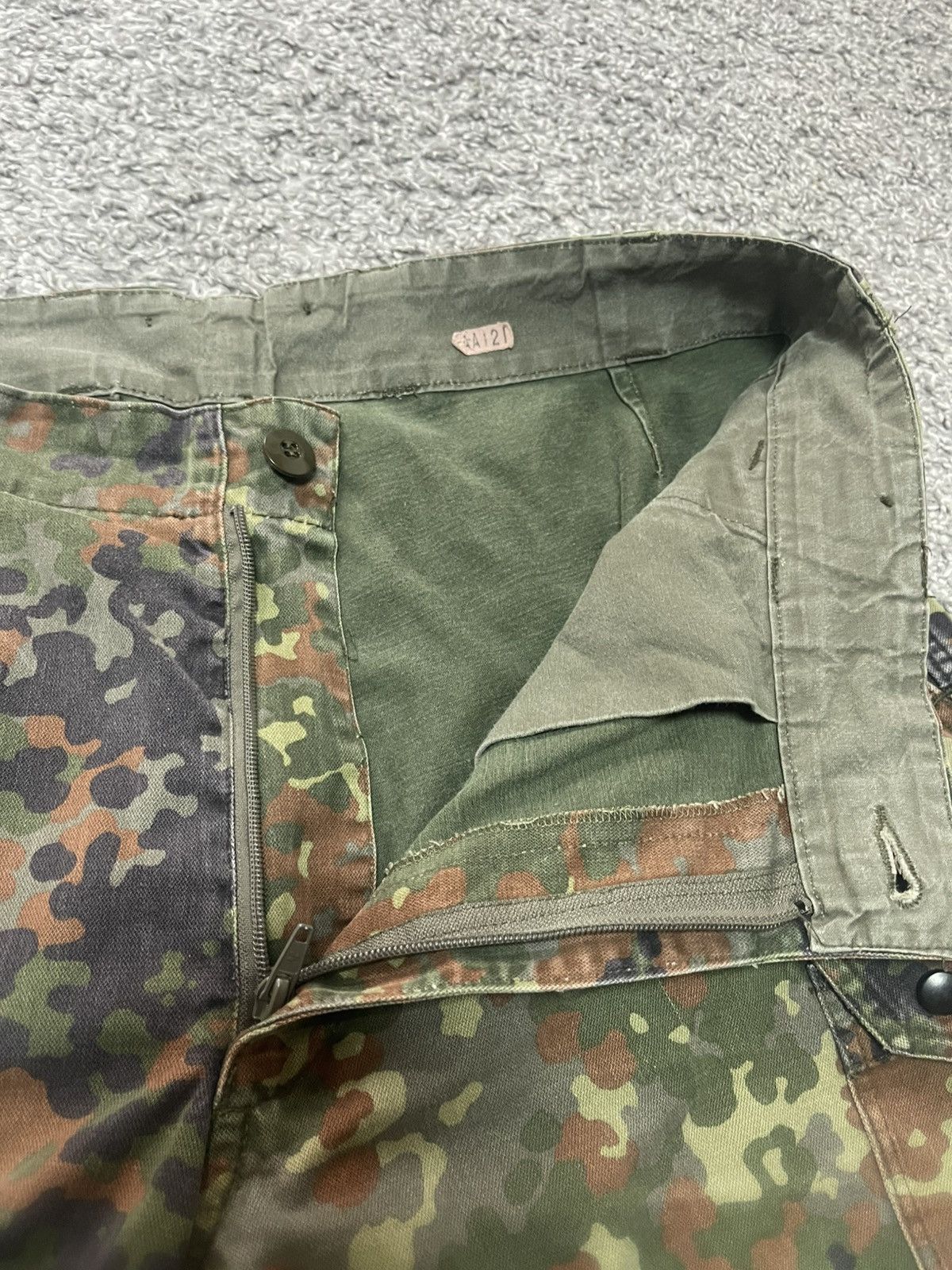 Vintage VINTAGE MILITARY CARGO COMBAT PANTS SIZE 32 Size US 33 - 10 Thumbnail